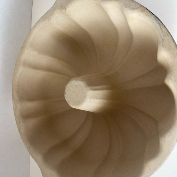 The pampered Chef stoneware 10 inch fluted Bundt cake pan 1440 - Picture 3 of 7